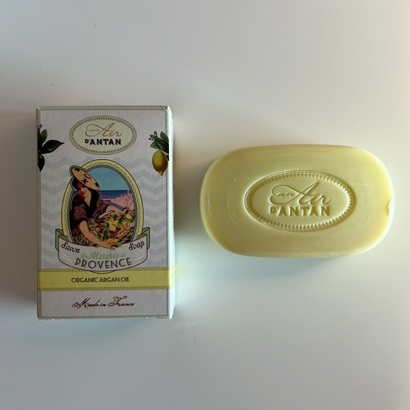 Air D’ Antan Perfume Soap in a Tin Can - Picture 4 of 12
